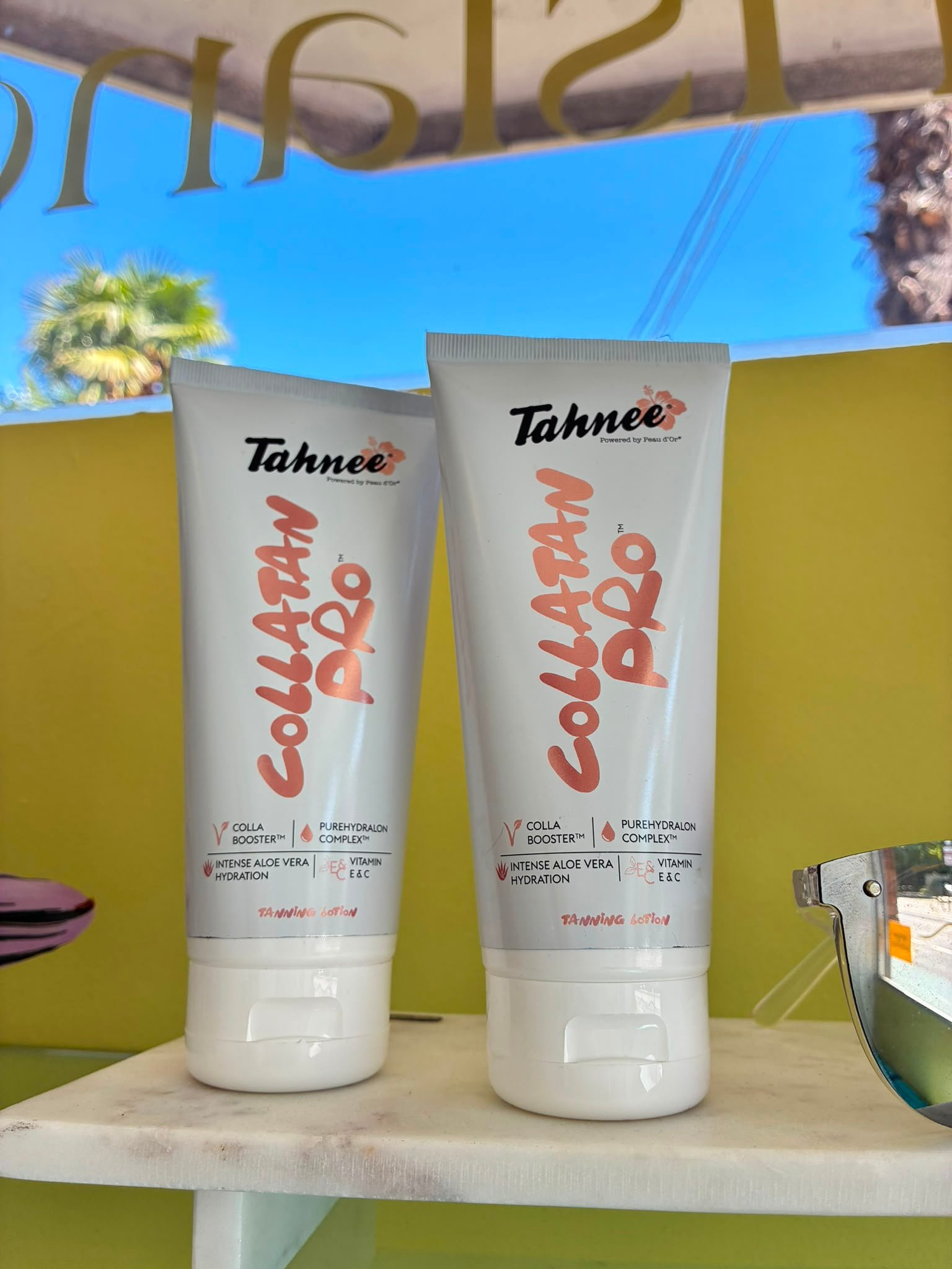 I tubetti Tahnee Collatan Pro esposti in vetrina